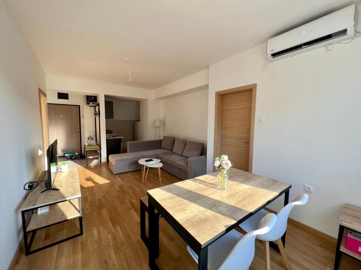 Sara'S Apartment Cozy And Close To Center With Private Parking Skopje Exterior photo