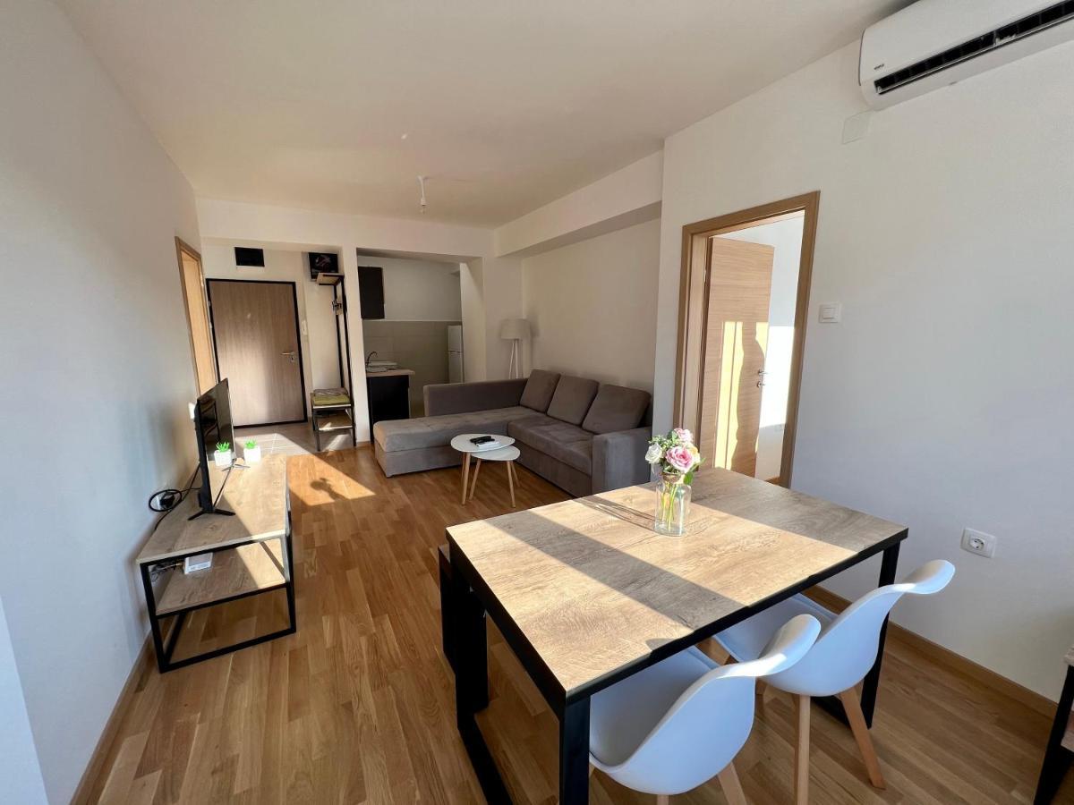 Sara'S Apartment Cozy And Close To Center With Private Parking Skopje Exterior photo