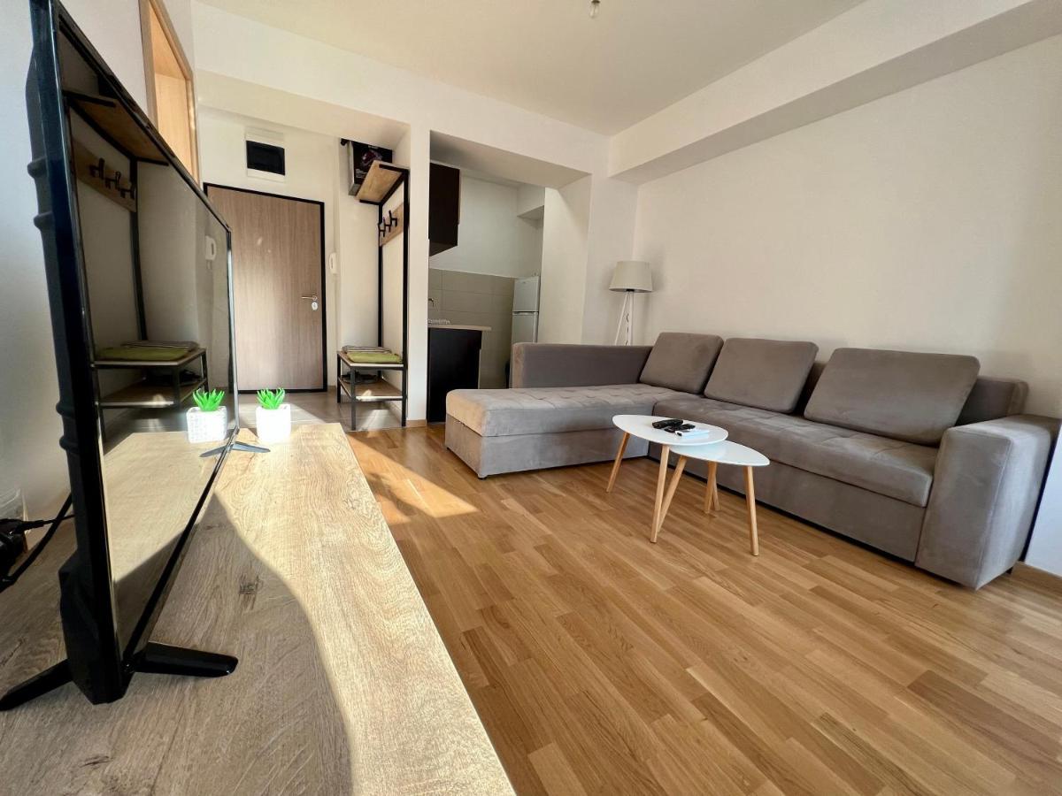 Sara'S Apartment Cozy And Close To Center With Private Parking Skopje Exterior photo